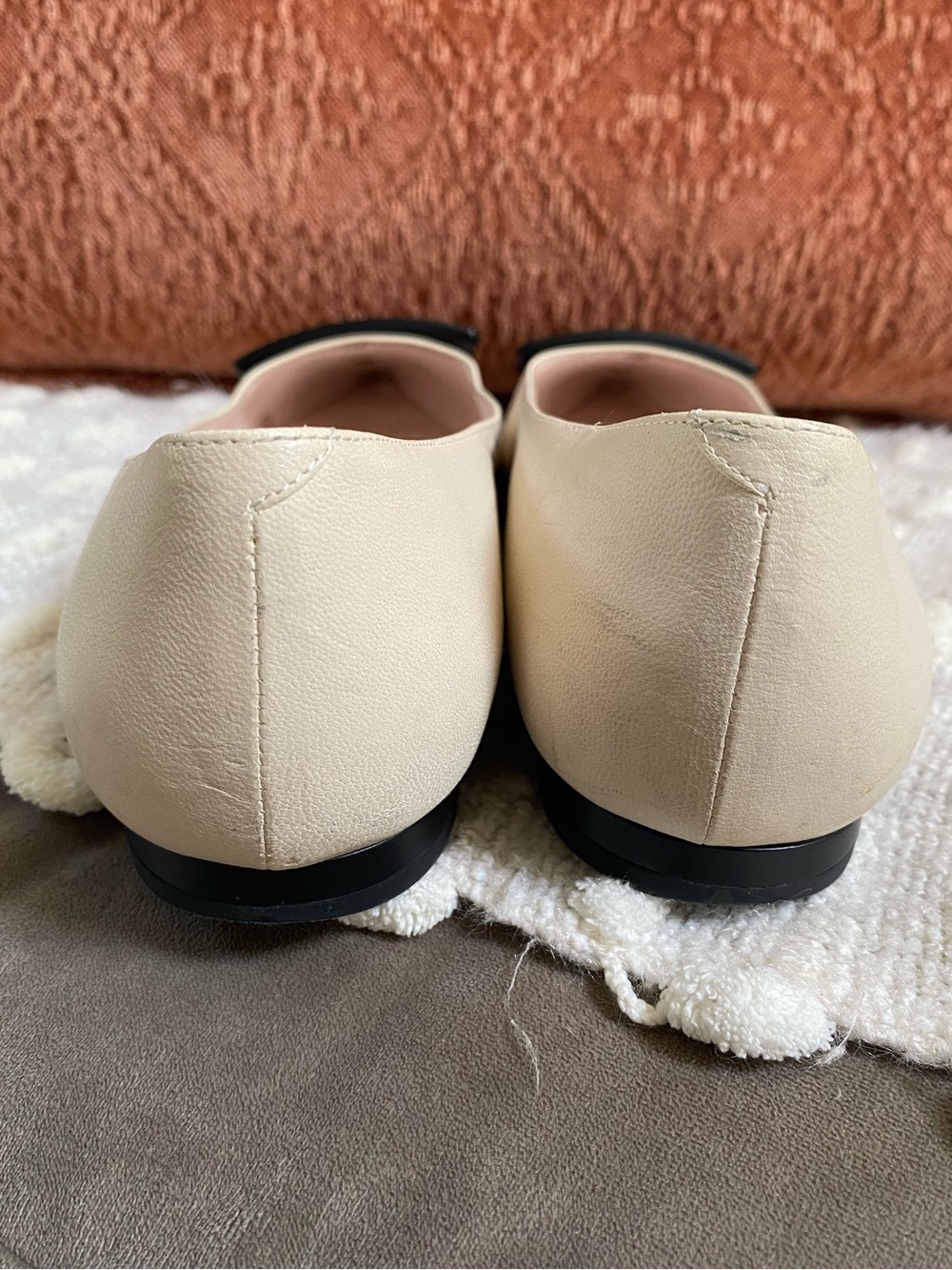 {Roger Vivier} Gommettine Leather Ballerina Shoe - Picture 9 of 16